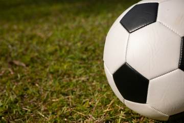 太阳报：马奎尔携妻度假，并与皮克福德打高尔夫（配图示意）